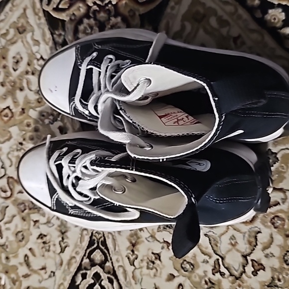 Shoes size 6 - Picture 2 of 3